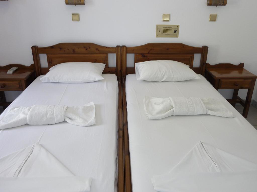 Golden Sun Otel Kokkari Oda fotoğraf