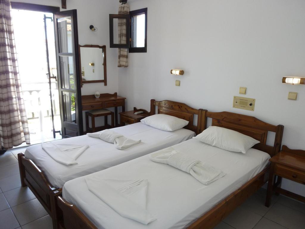 Golden Sun Otel Kokkari Oda fotoğraf