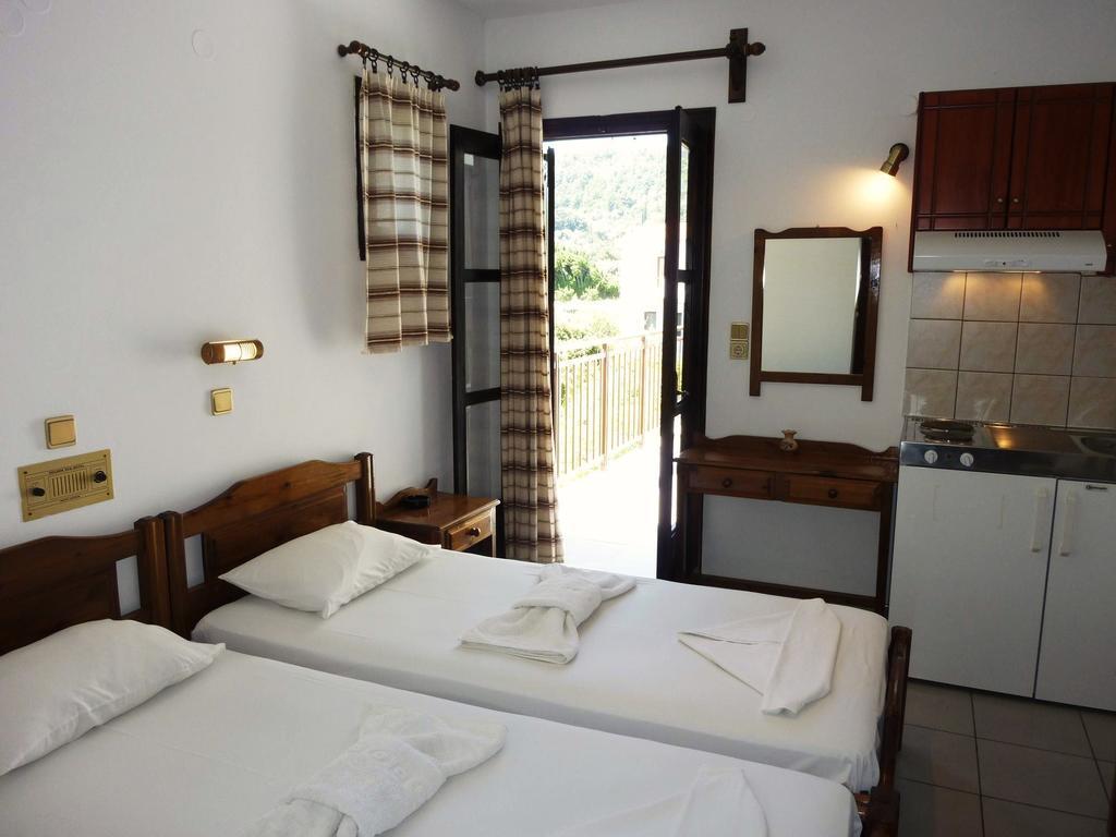 Golden Sun Otel Kokkari Oda fotoğraf